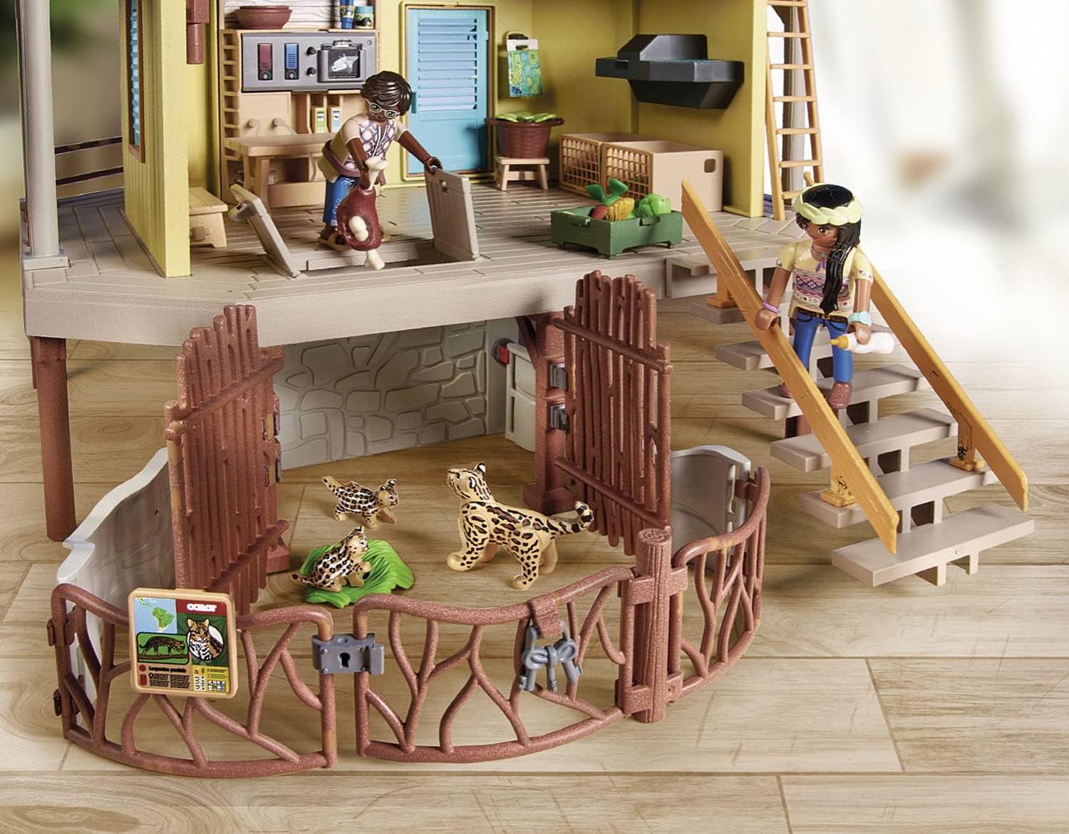 Playmobil Wiltopia Research Base 71007